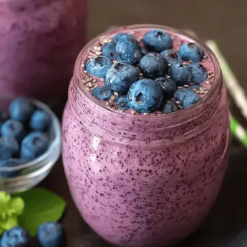Healthy Blueberry Breakfast Smoothie