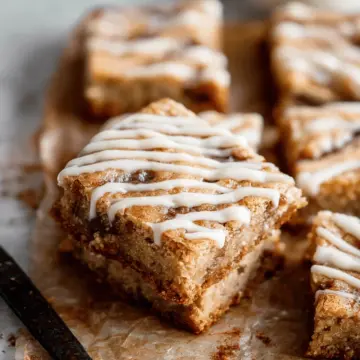 Cinnamon Roll Blondies