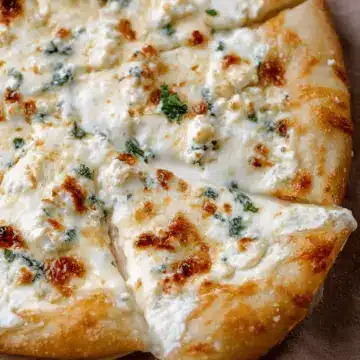 10 Minute Creamy Garlic White Pizza Sauce Recipe