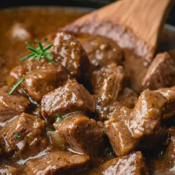 EASY Slow Cooker Beef Tips and Gravy Recipe