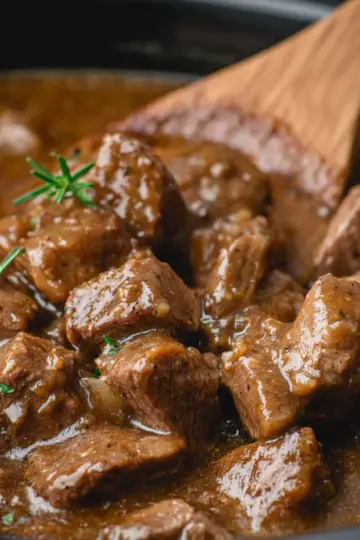 EASY Slow Cooker Beef Tips and Gravy Recipe