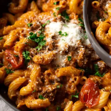 One pot creamy tomato beef pasta