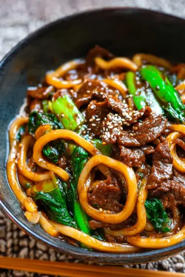 Black Pepper Beef Udon Noodles